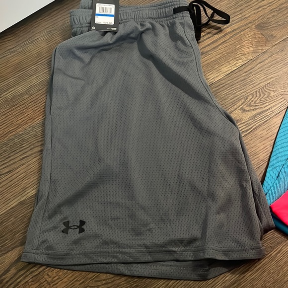 Men’s Under Armor shorts - Picture 1 of 1